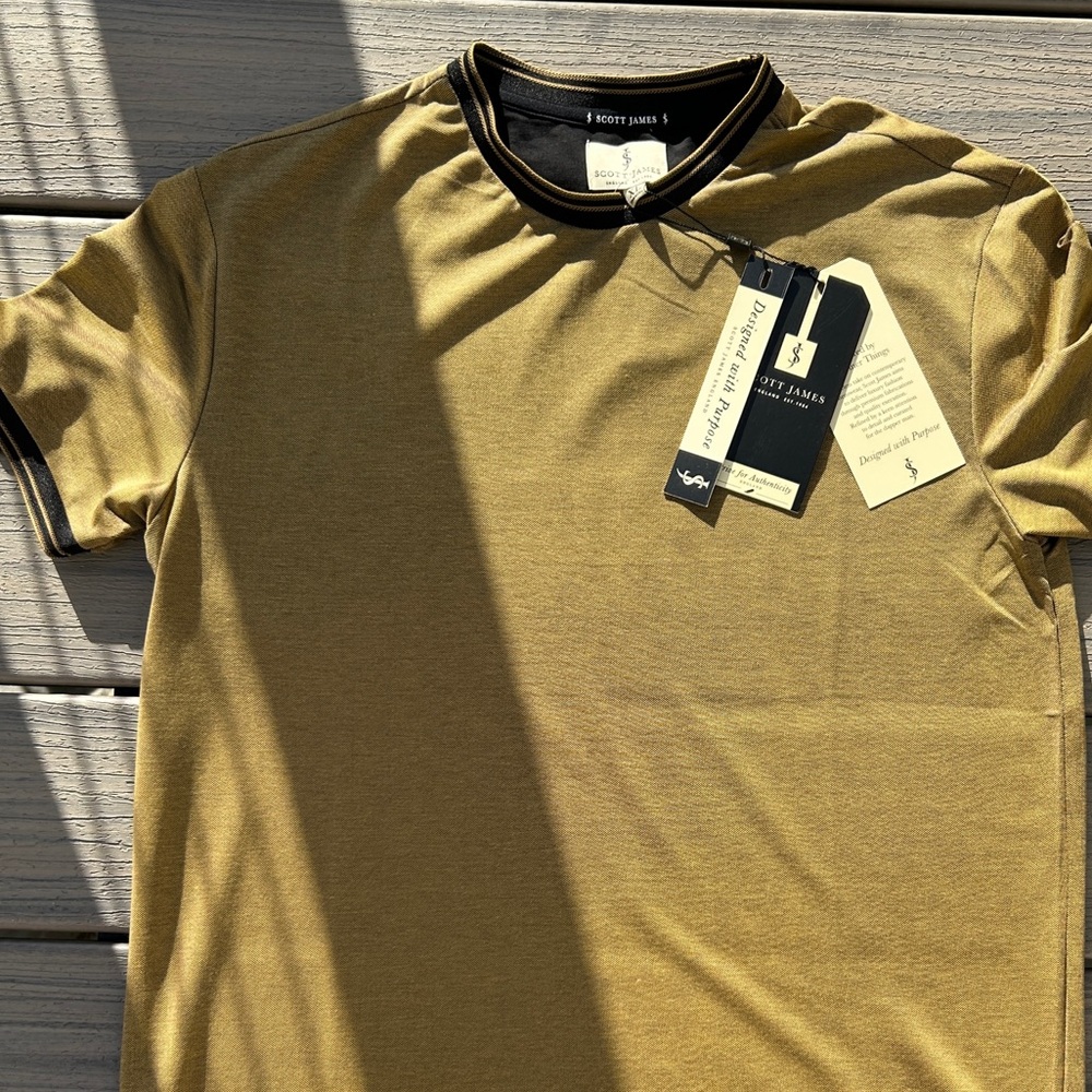 Men’s size XL Scott James low collar polo. Gold and black. NWT